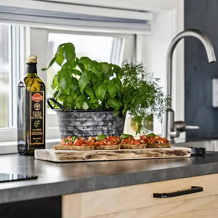 With 360-degree Views In Risor Sondeled